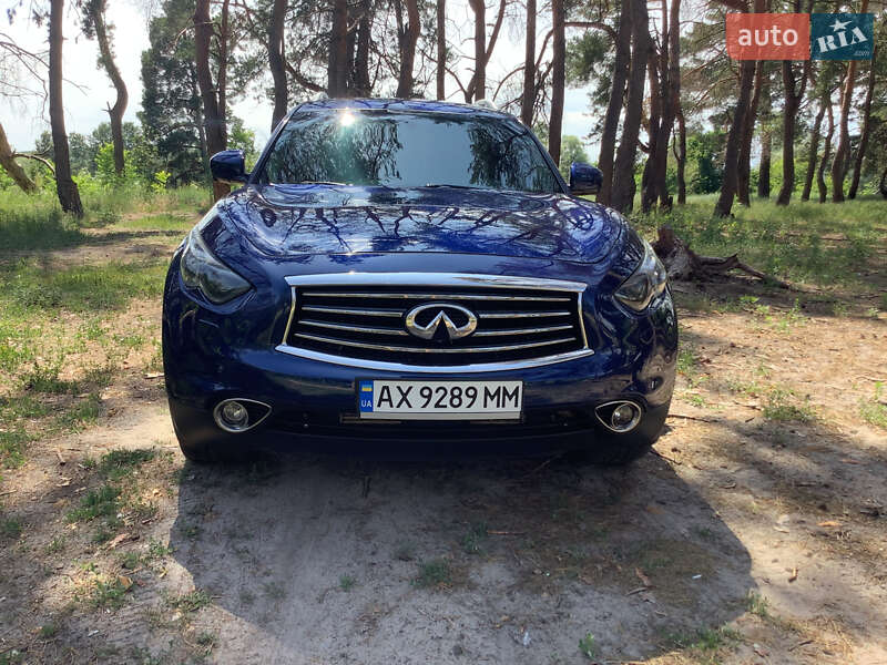 2012 infiniti fx30d