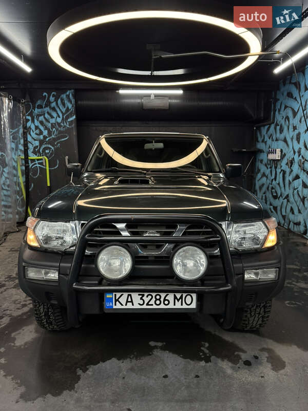 2000 nissan patrol gr