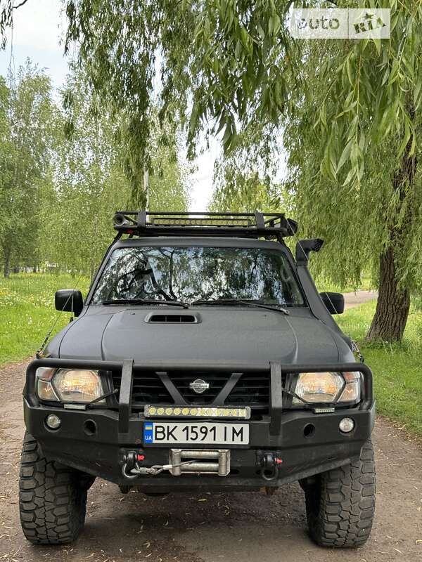 2000 nissan patrol