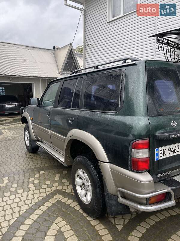 2000 nissan patrol