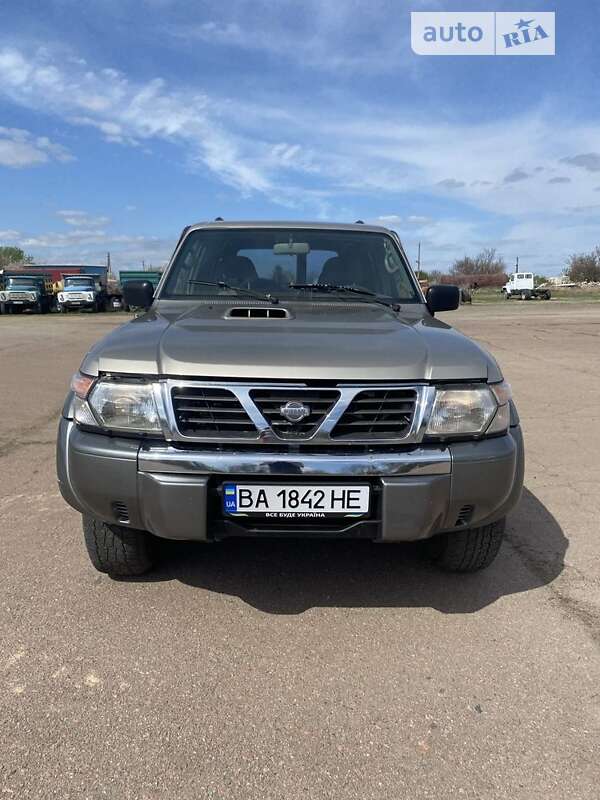 2000 nissan patrol
