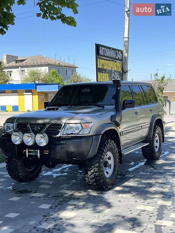 2000 nissan patrol