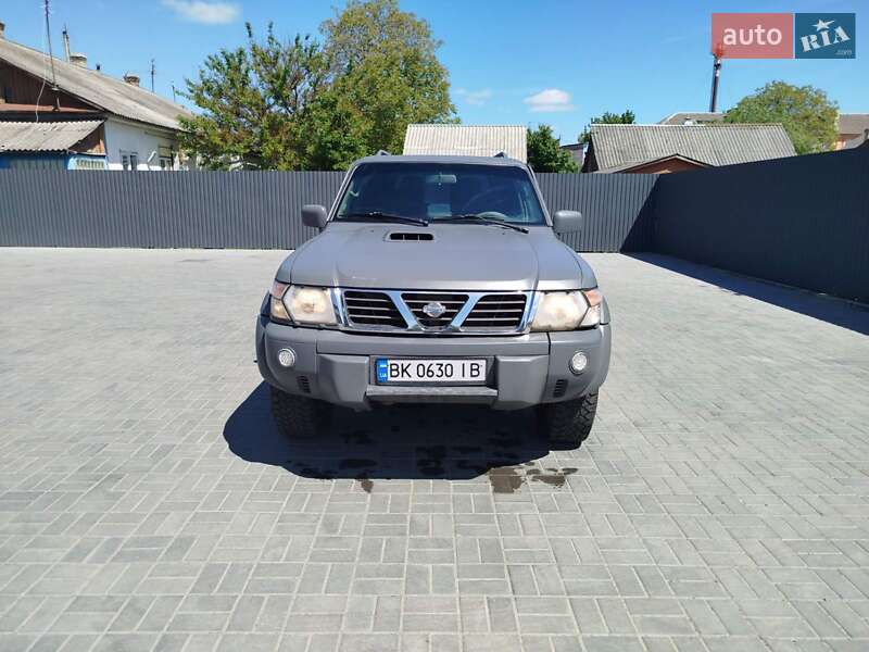2000 nissan patrol