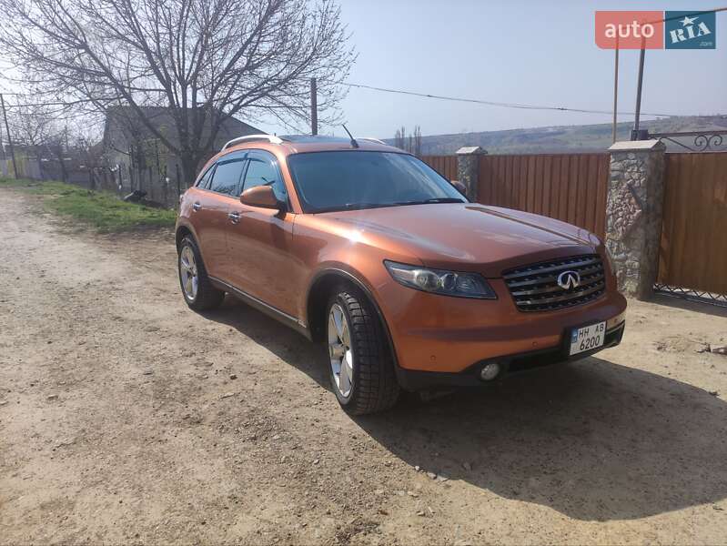 2005 infiniti fx35