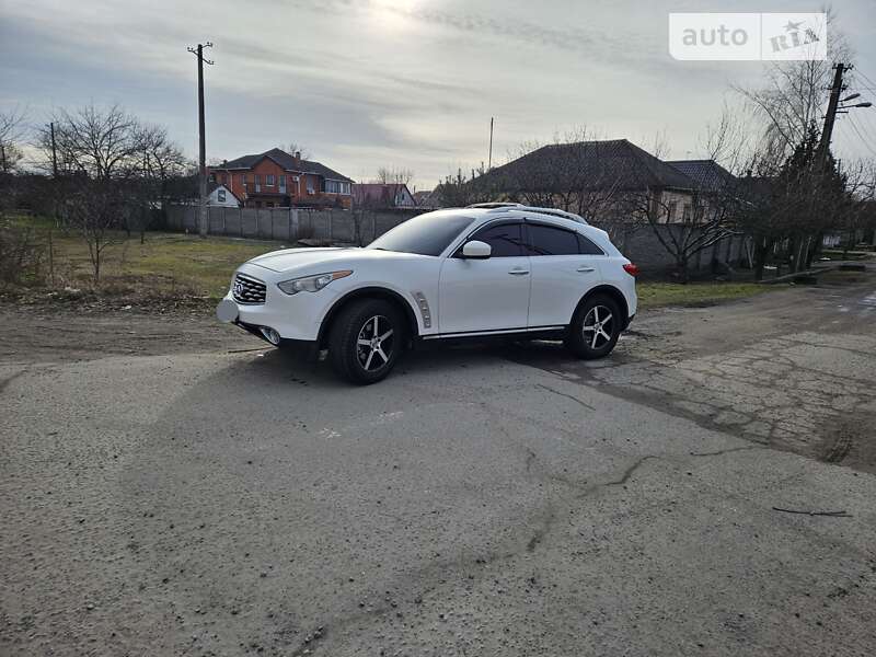 2009 infiniti fx35