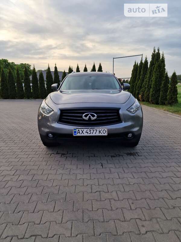 2011 infiniti fx35