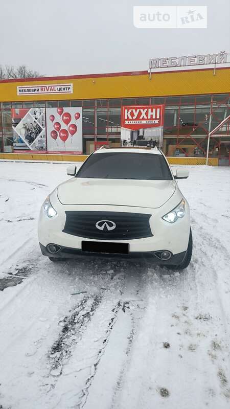 2011 infiniti fx35