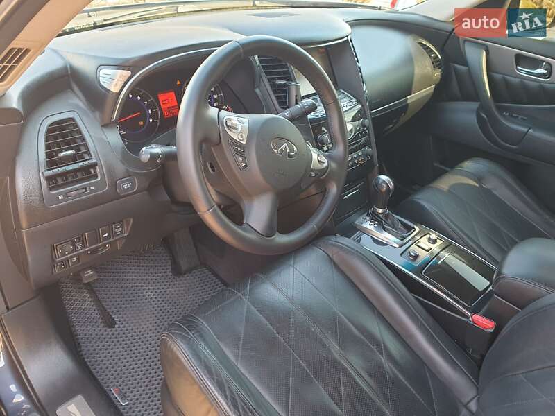 2011 infiniti fx35