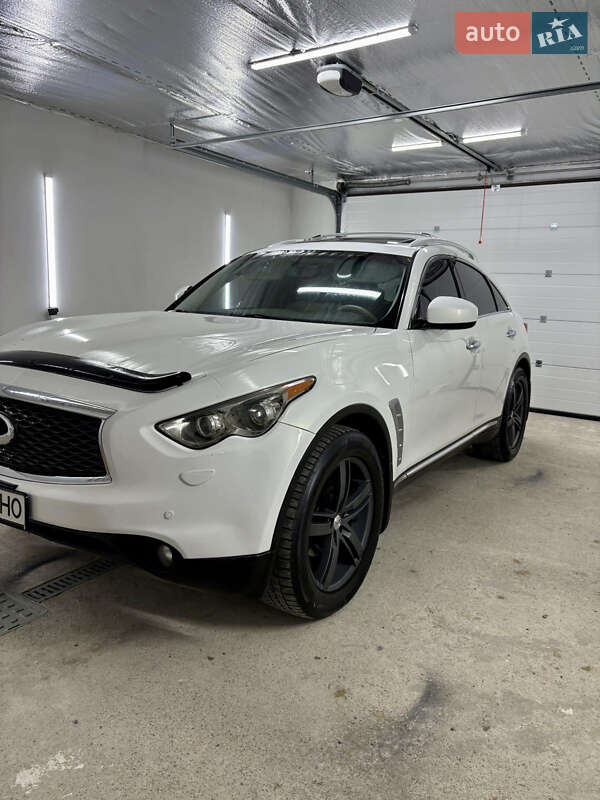 2010 infiniti fx35