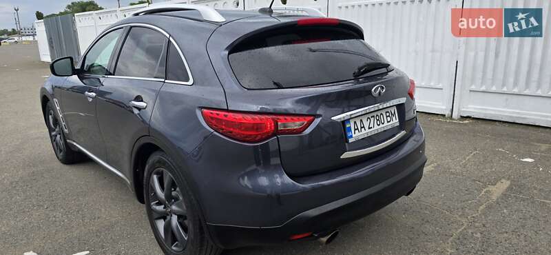 2010 infiniti fx35