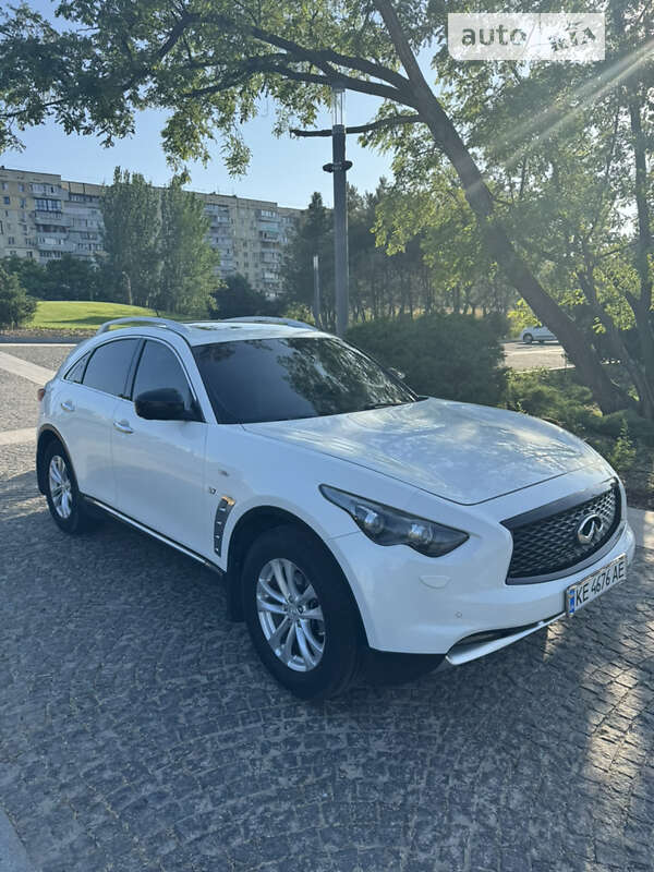 2015 infiniti qx70