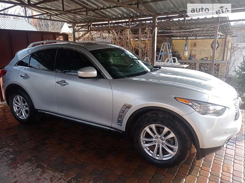 2017 infiniti qx70