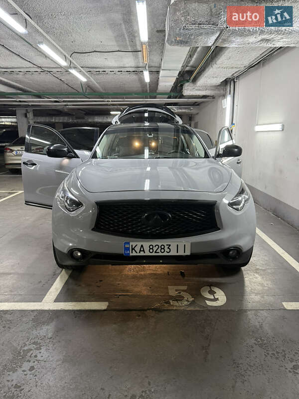 2017 infiniti qx70