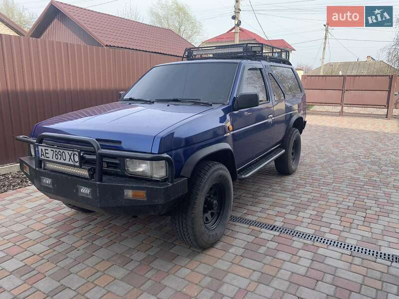 1990 nissan terrano