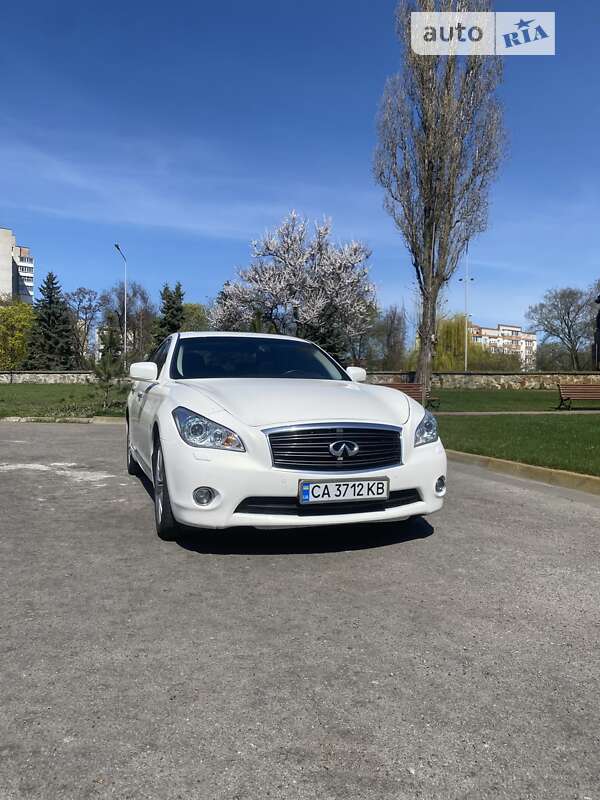 2010 infiniti m37