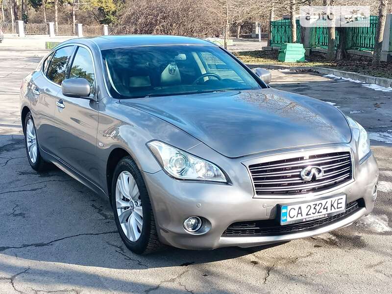 2011 infiniti m37