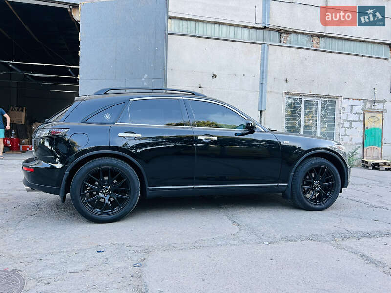 2004 infiniti fx35