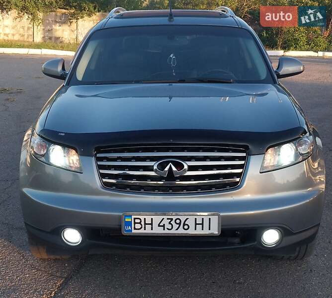 2004 infiniti fx35