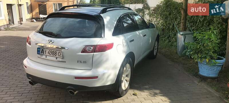 2005 infiniti fx35