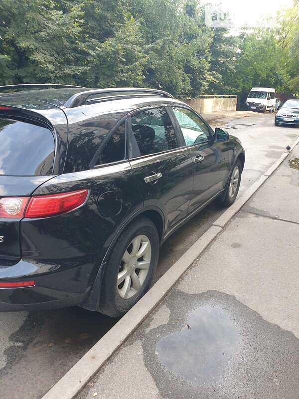 2005 infiniti fx 35