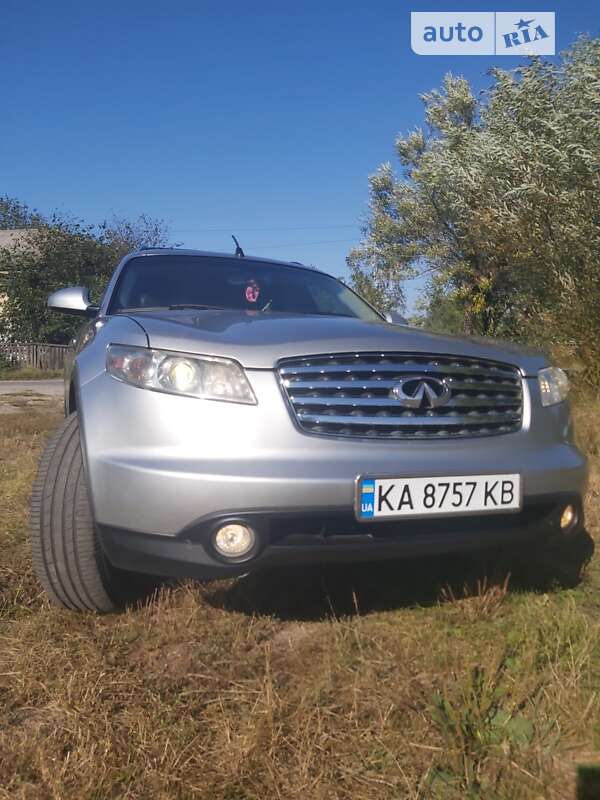 2005 infiniti fx35