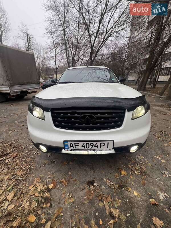 2005 infiniti fx 35
