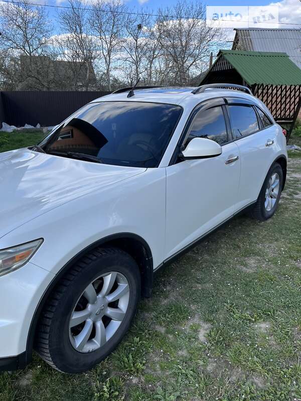 2003 infiniti fx35