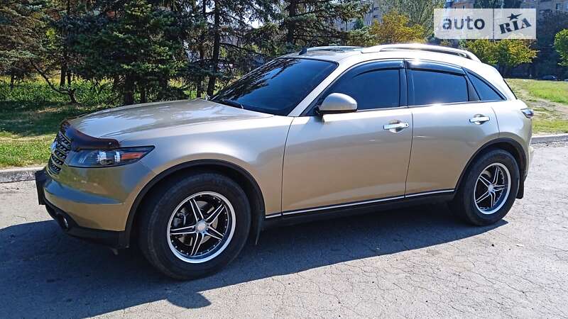 2004 infiniti fx35