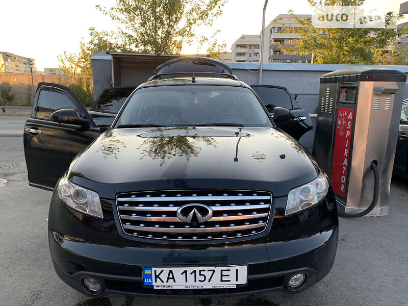 2005 infiniti fx35