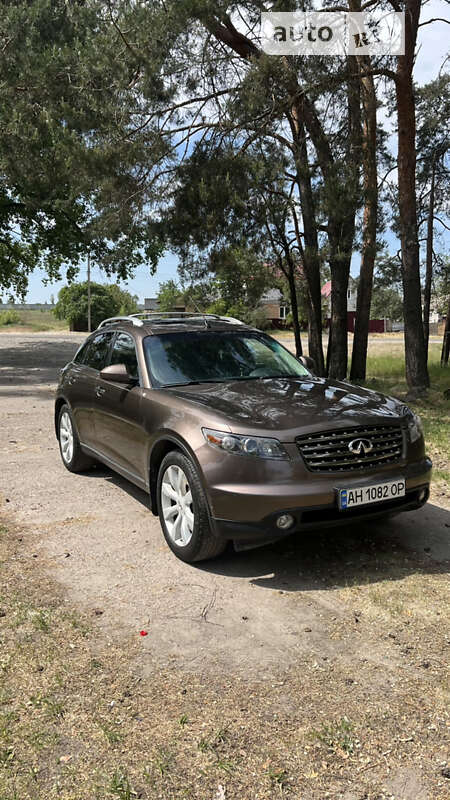 2005 infiniti fx35