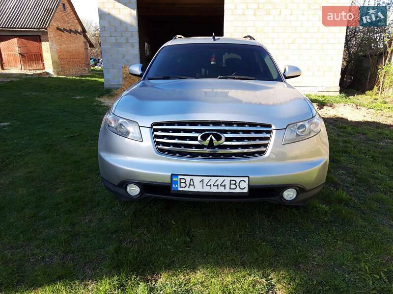 2005 infiniti fx35