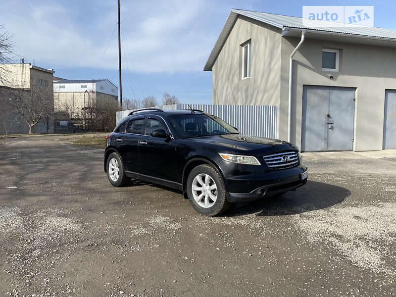 2005 infiniti fx35