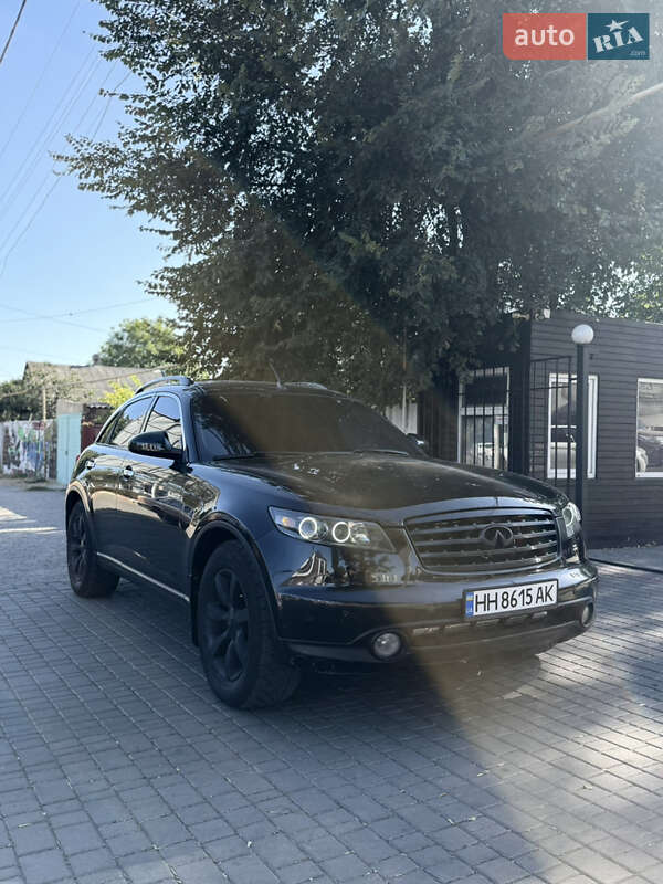 2005 infiniti fx35