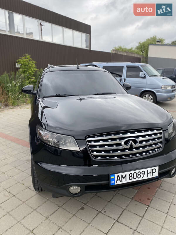 2004 infiniti fx35