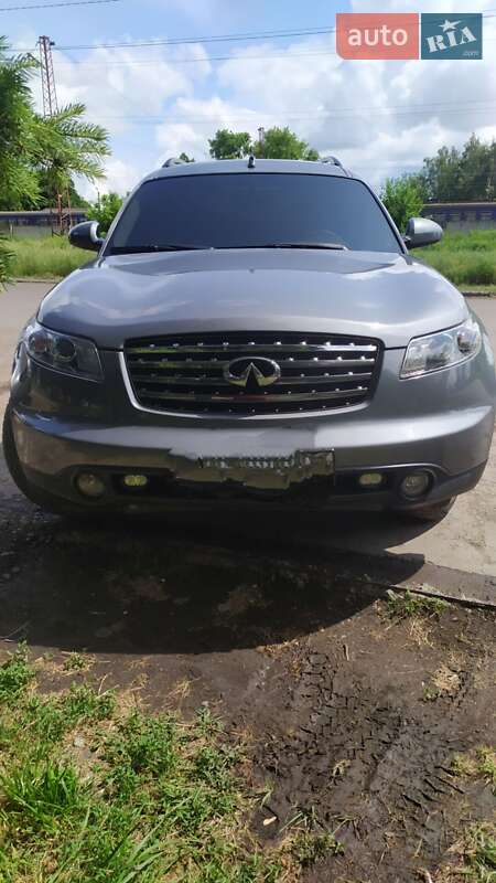 2004 infiniti fx35