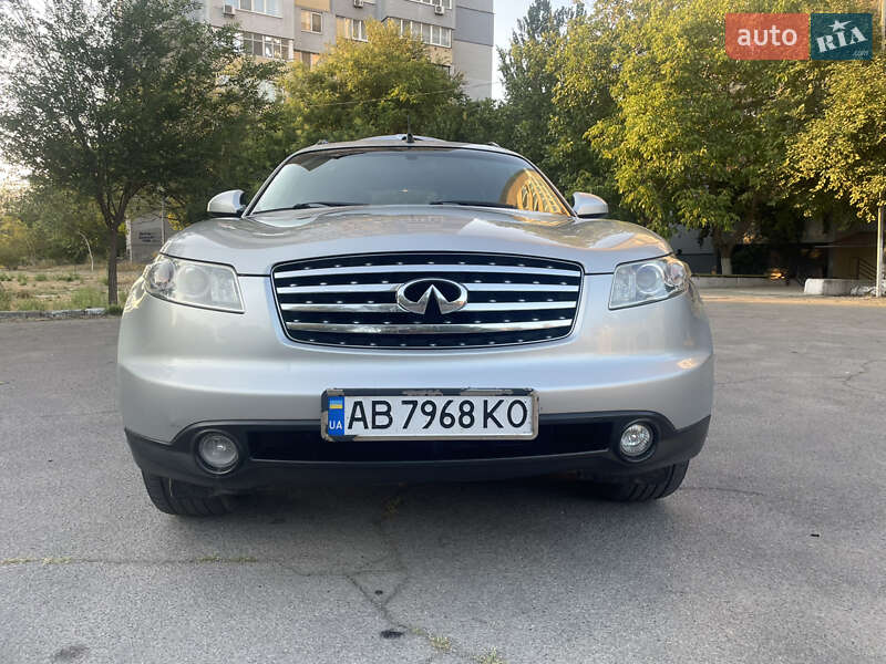 2005 infiniti fx35