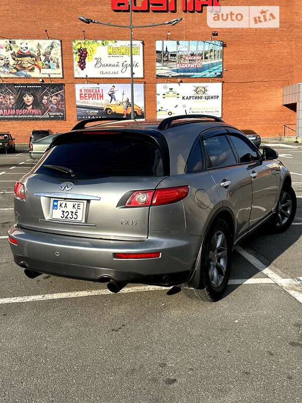 2005 infiniti fx35