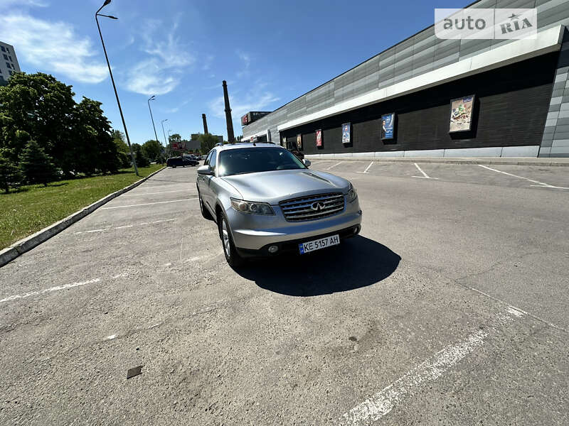 2004 infiniti fx35