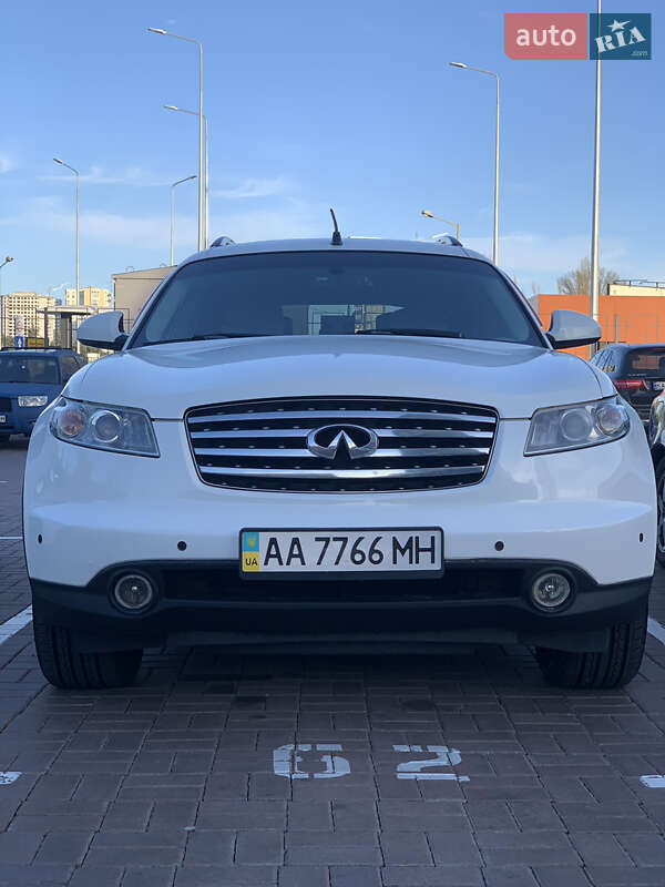 2005 infiniti fx 35