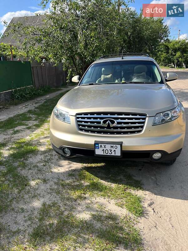 2005 infiniti fx35
