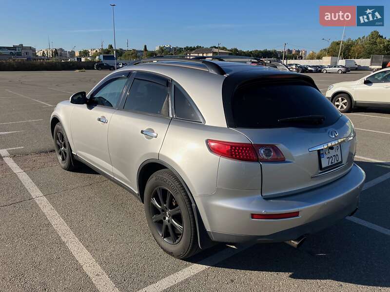 2005 infiniti fx35
