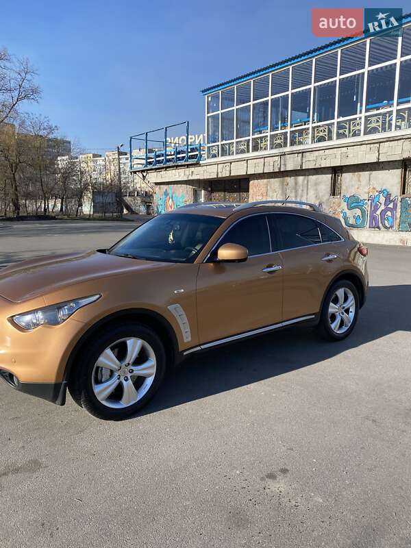 2010 infiniti fx 35