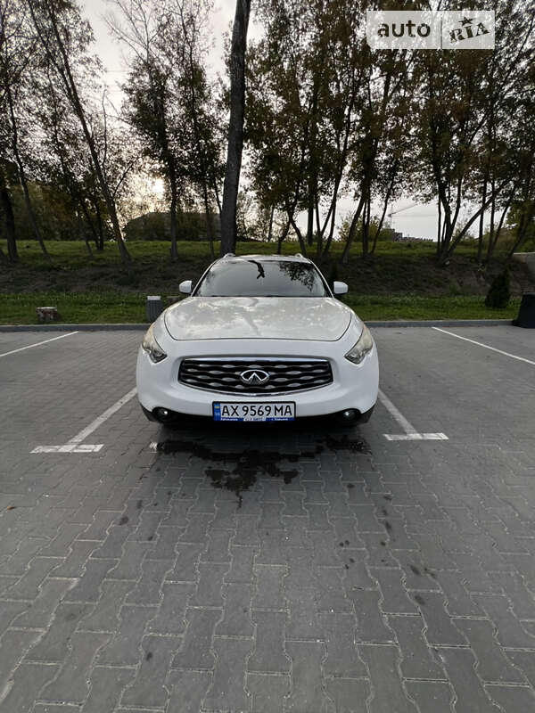 2009 infiniti fx35
