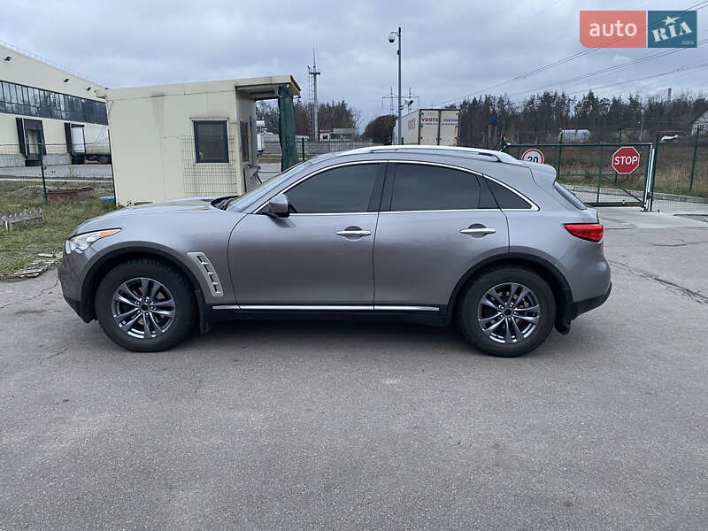2009 infiniti fx35