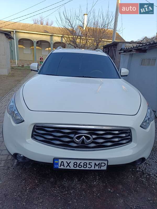 2008 infiniti fx35