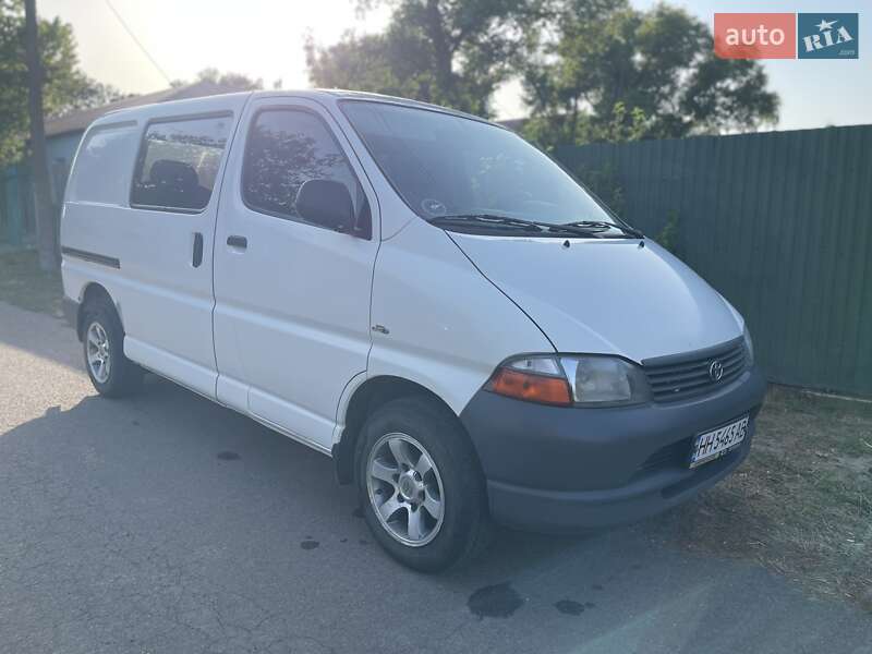 2004 toyota hiace