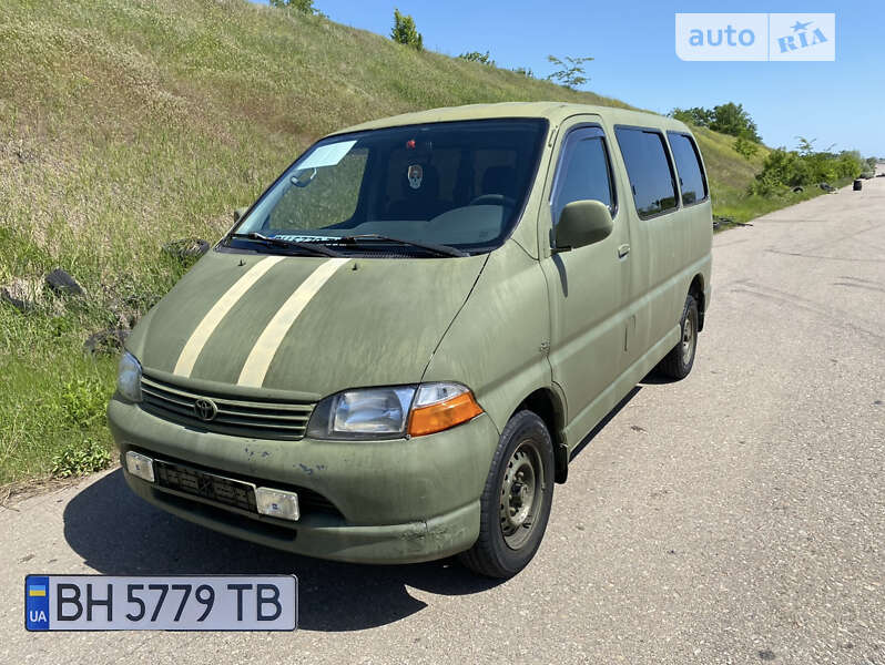 2005 toyota hi ace
