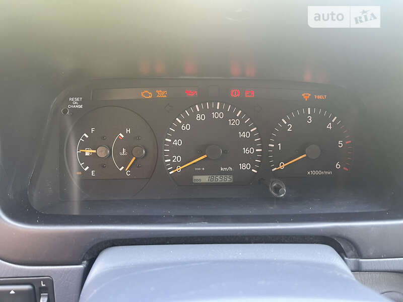 2008 toyota hi-ace