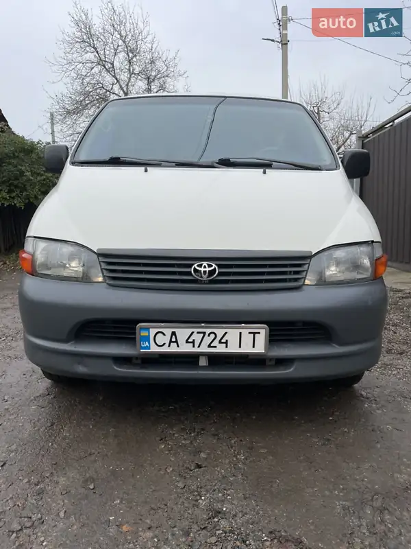 2004 toyota hi ace