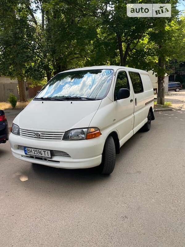 2003 toyota hi ace